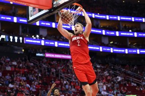 完美体育-活塞中锋因生病缺席比赛,球队内线压力加大了