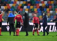 完美体育-包含沙尔克客场逆转胜对手，士气大振取胜后的情绪高涨的词条