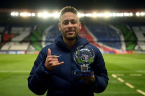 完美体育品牌-阿尔维斯加盟里昂，将为球队注入新活力