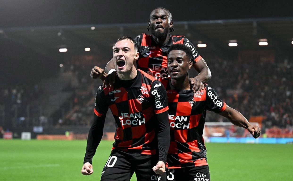 完美体育-包含里昂客场失分，法甲领跑地位岌岌可危的词条  第2张