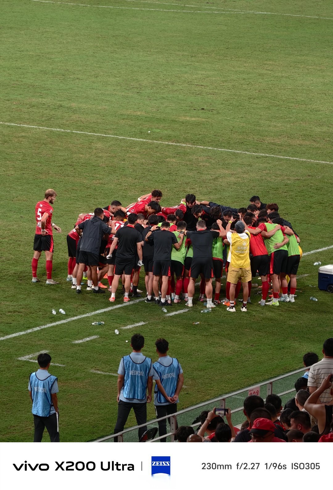 完美体育官网-关于国内足球赛场上演精彩对决，球员全力以赴的信息  第2张